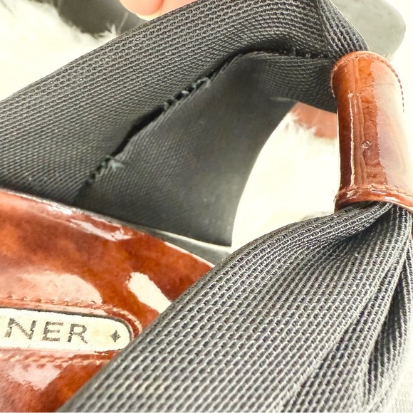 Donald J Pilner Kitten Heel Thong Sandal Size 11 - Picture 9 of 11